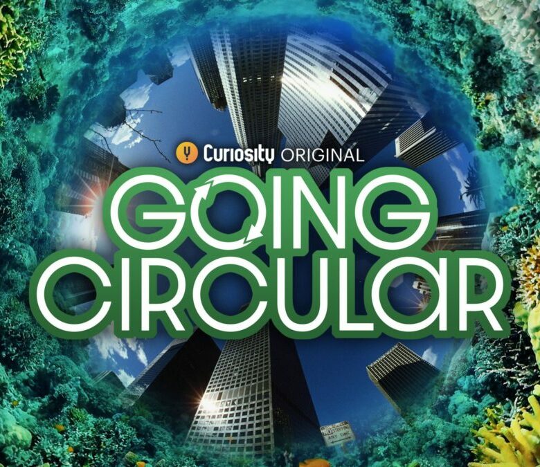 Promotiebeeld voor de documentaire "Going Circular" van Curiosity Original, met een stadsbeeld en onderwaterwereld gecombineerd