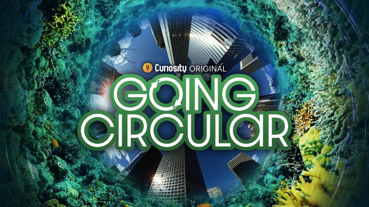Promotiebeeld voor de documentaire "Going Circular" van Curiosity Original, met een stadsbeeld en onderwaterwereld gecombineerd